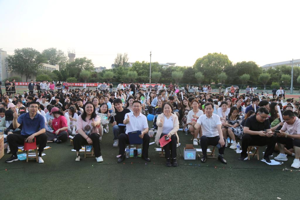 太阳成tyc122cc集团2025年毕业生送温暖